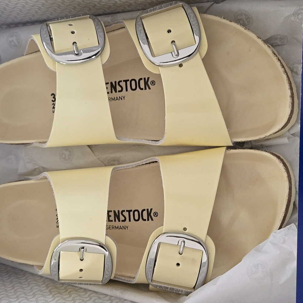 Birkenstock Arizona Big Buckle Size: 39 /8. High-Shine Buffer*NEW ✨